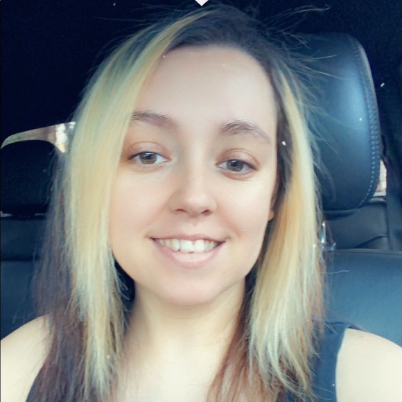 Meet your Posher, Jessica - Picture 3 of 5